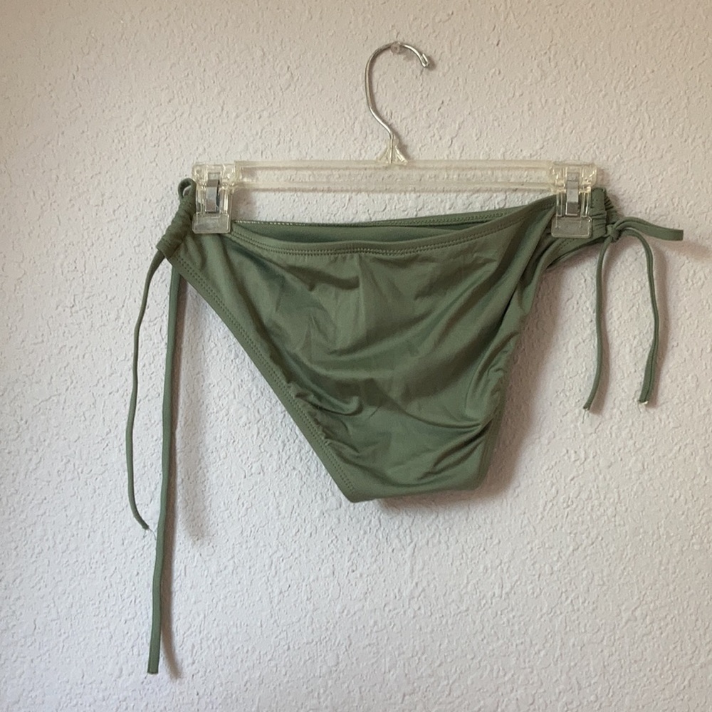 Bottom - Picture 2 of 2